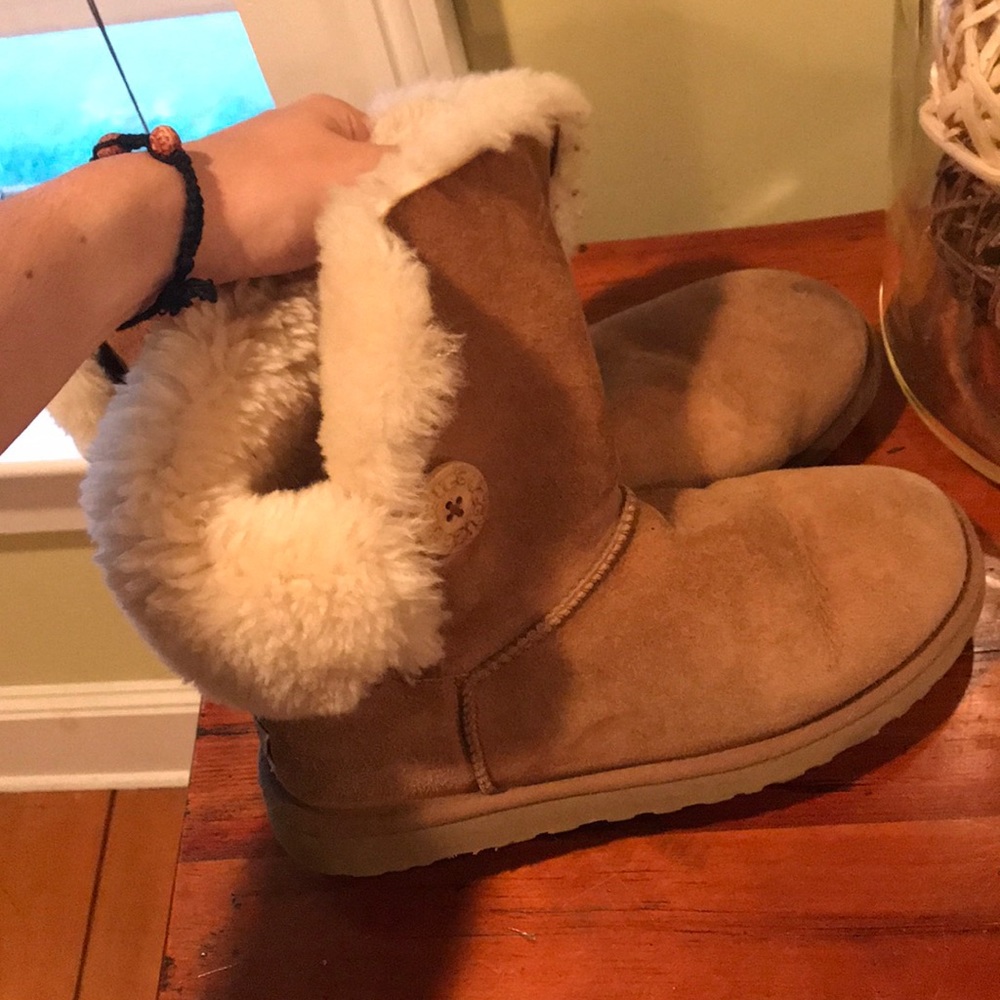 UGG Bailey Button Short